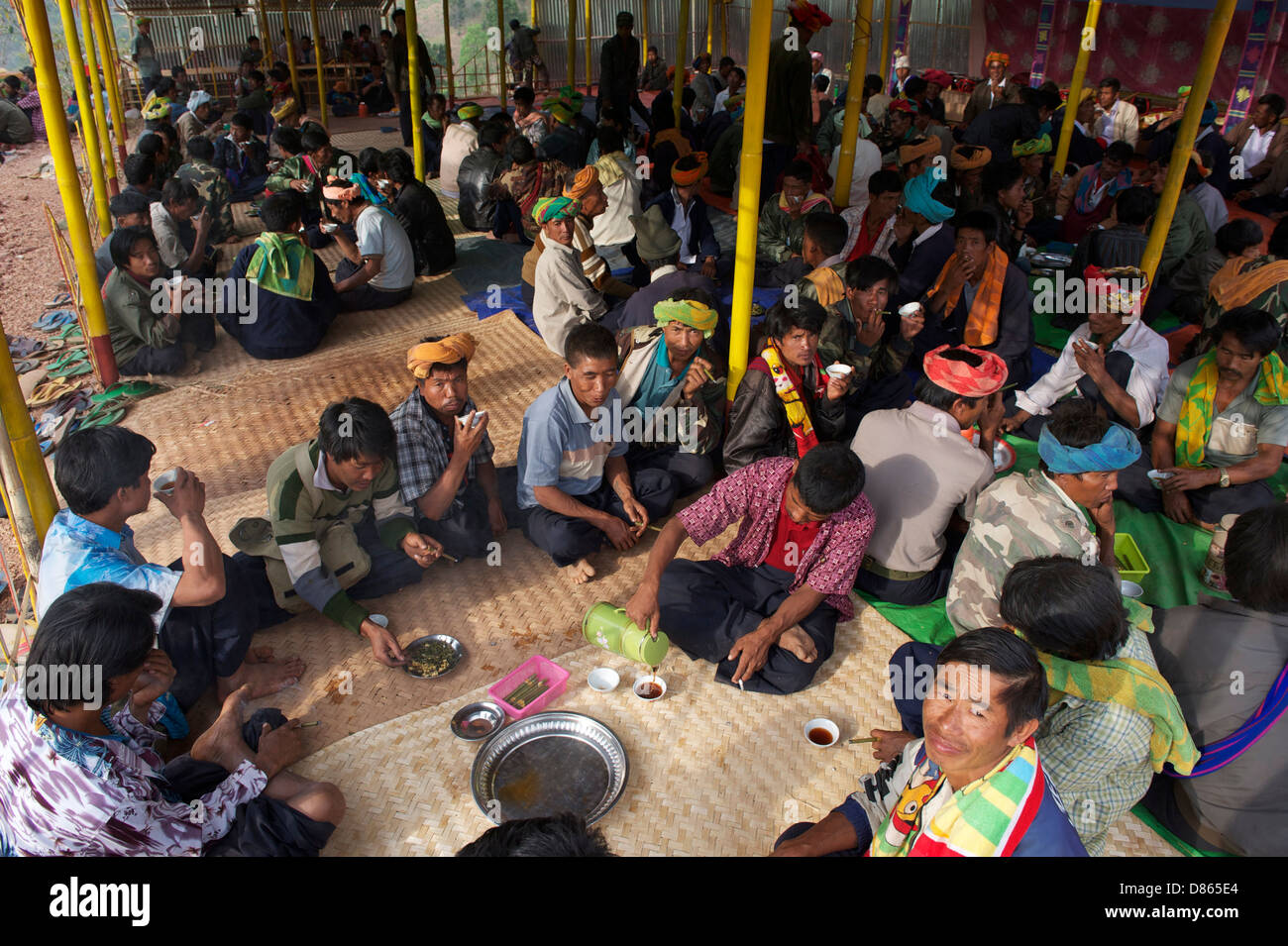 Paulang people eating downstairs of the temple Stock Photo