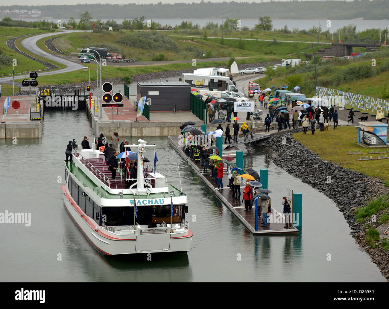 A passenger ship leaves the new Kanupark lock between Markkleeberg Laker (BACKGROUND) and Stoermthal Lake in Markkleeber, Saxony, 18 May 2013. The lock covers a difference in height of four meters. Photo: Hendrik Schmidt Stock Photo