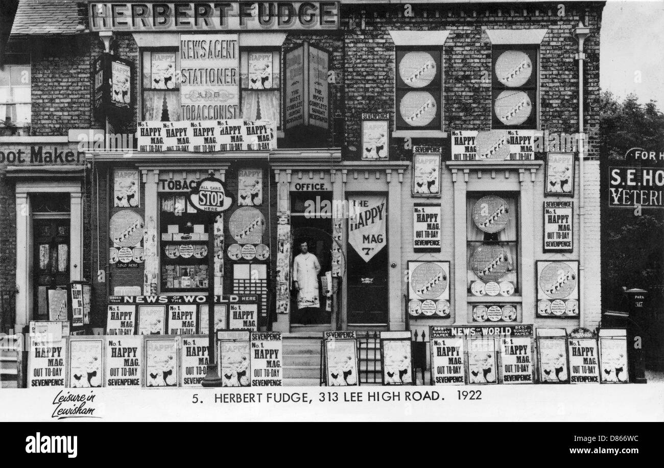 Herbert Fudge Newsagent 1922 Stock Photo