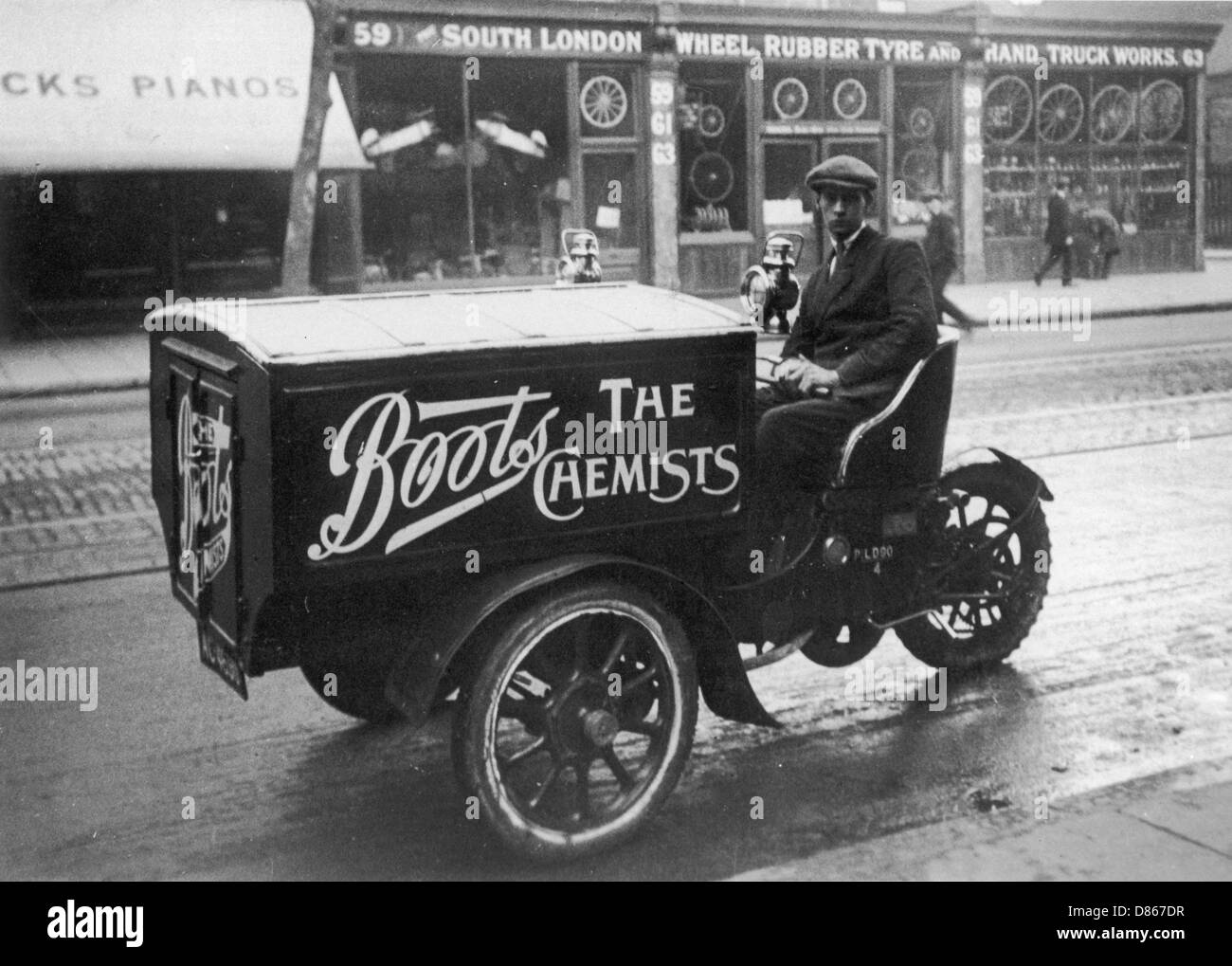 Boots the chemists hi-res stock photography and images - Alamy