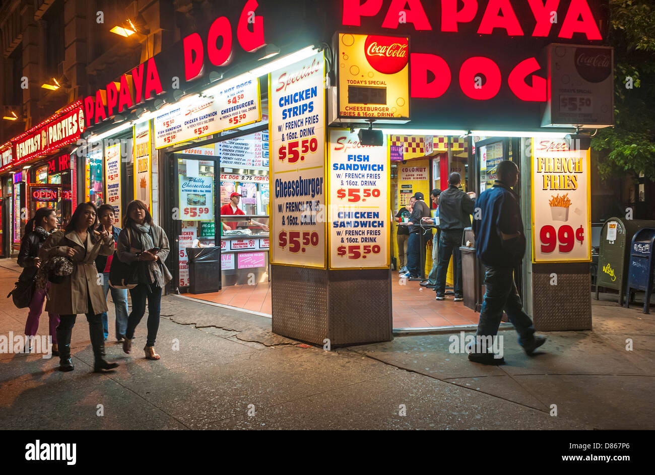 New York, NY 19 May 2009 Papaya Dog, a late night fast food