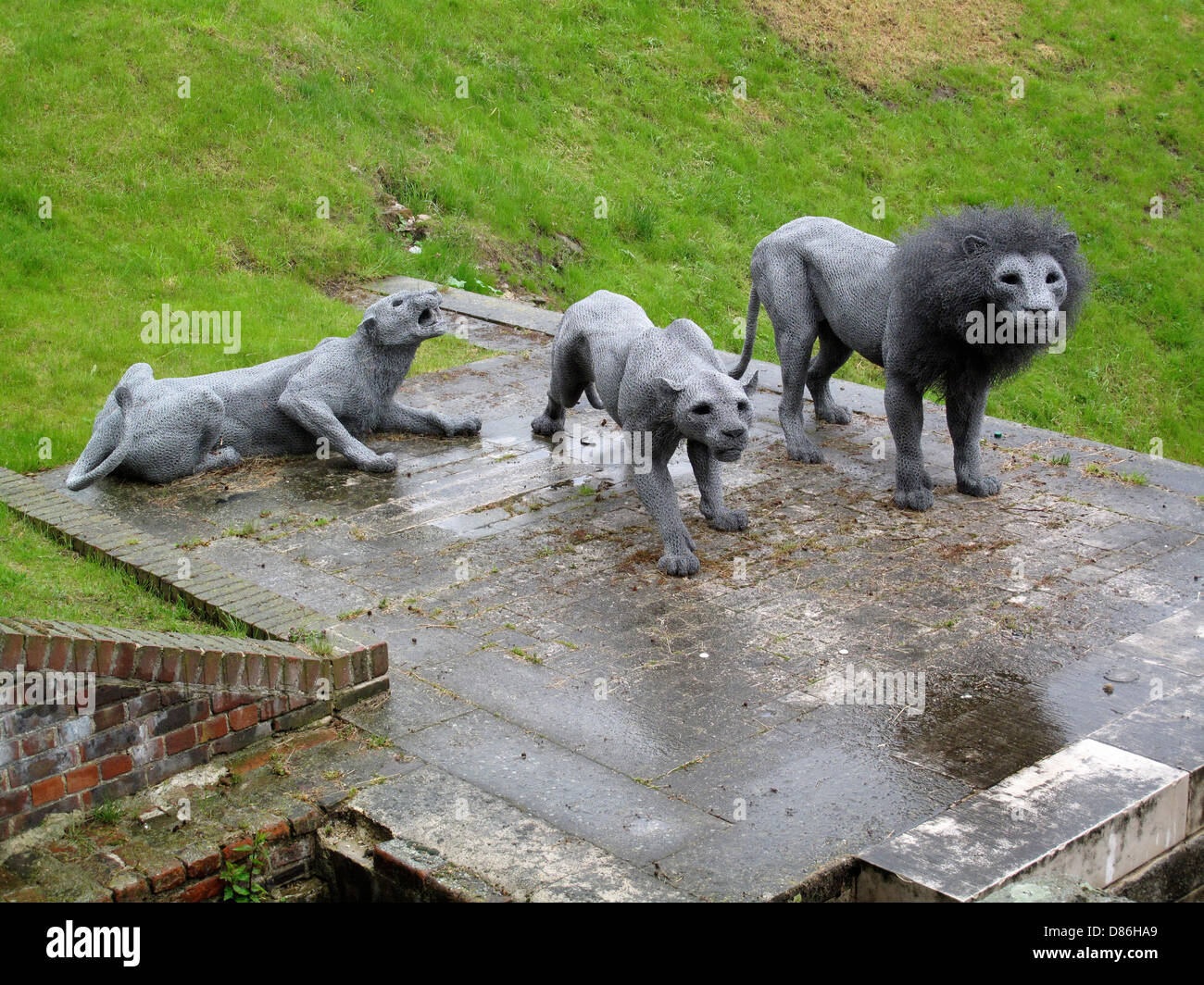 Tower of london animal sculptures hi-res stock photography and images ...