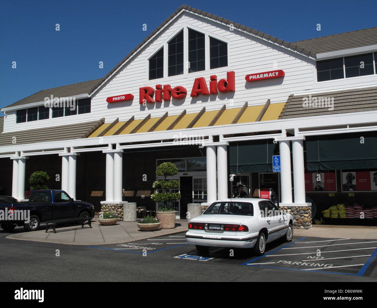 Rite aid drug store hires stock photography and images Alamy