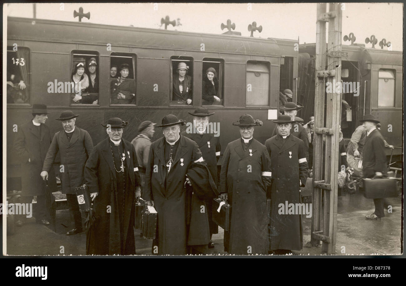 CLERICS AT STATION Stock Photo