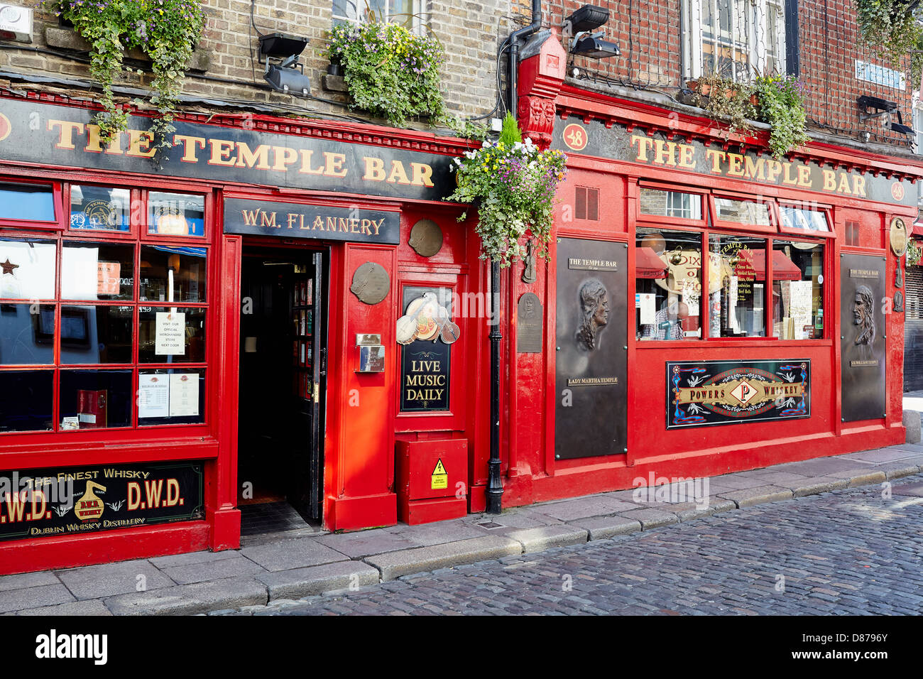Pub in the fashionable Temple  Bar area of Dublin city. Republic of Ireland Stock Photo