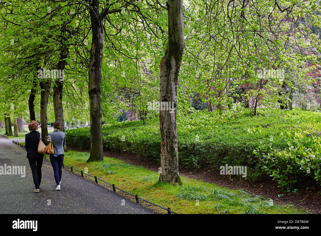 Two young people walk through the grounds of Saint Stephen's Green