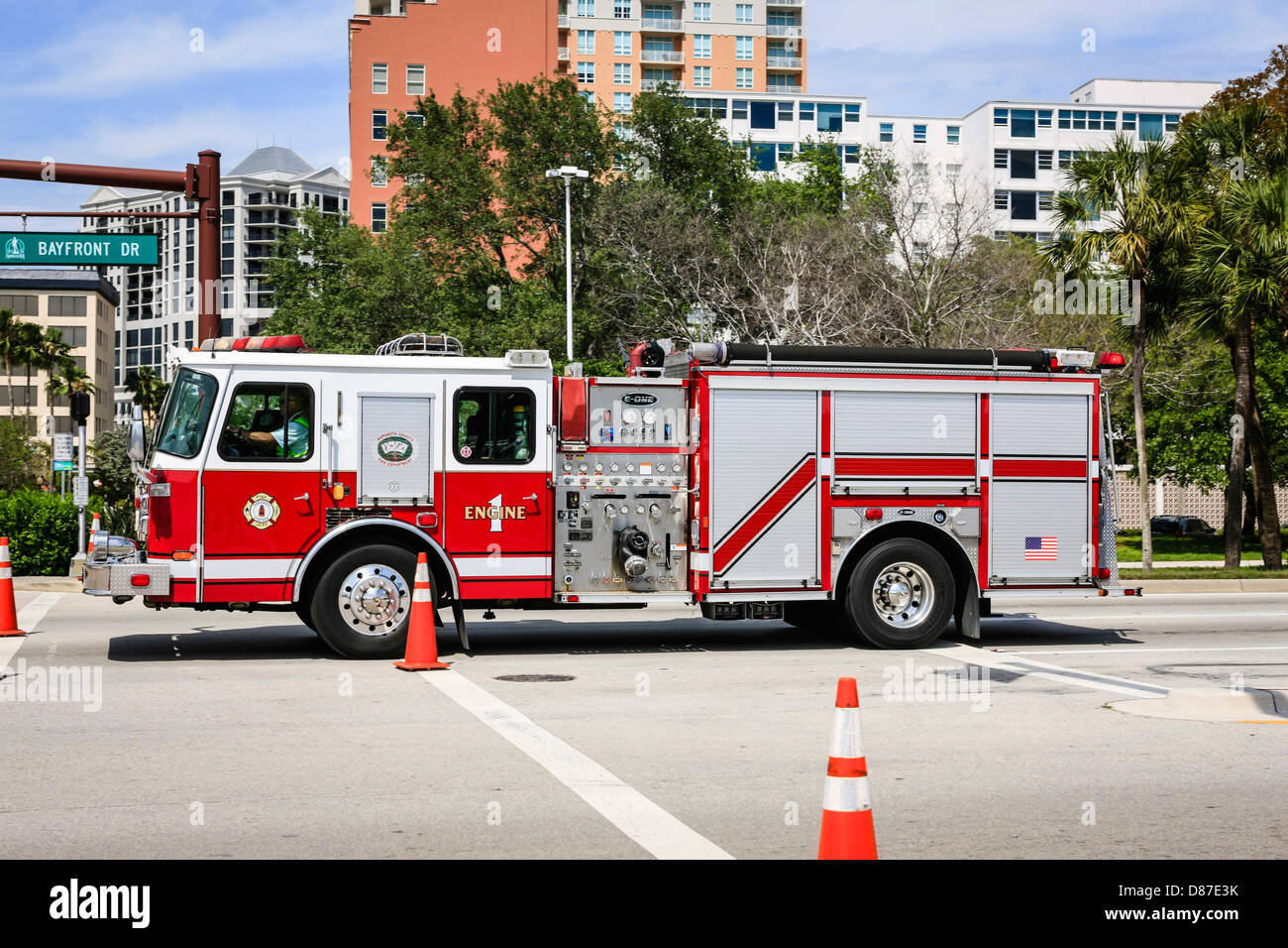 Fire truck red lights hi-res stock photography and images