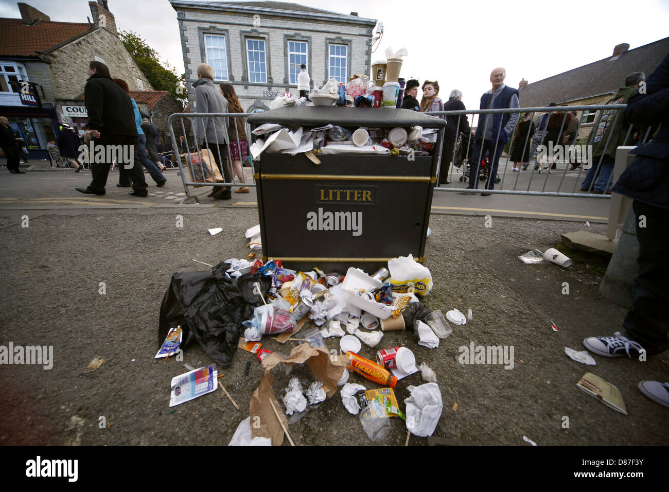 OVERFLOWING LITTER BIN PICKERING NORTH YORKSHIRE 14 October 2012 Stock