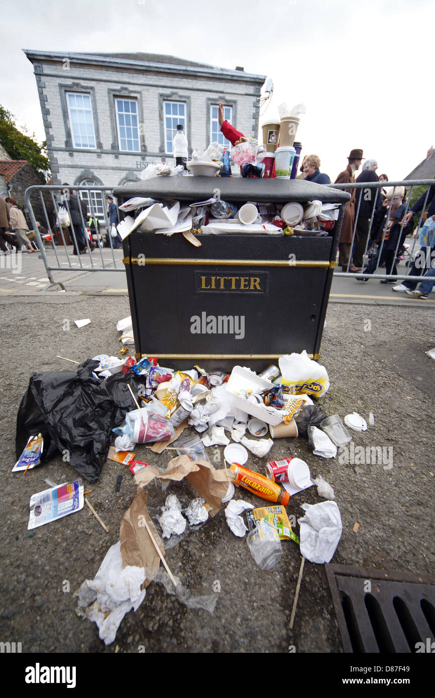 OVERFLOWING LITTER BIN PICKERING NORTH YORKSHIRE 14 October 2012 Stock