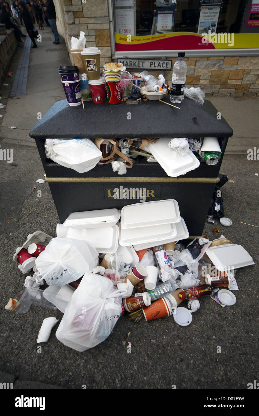 OVERFLOWING LITTER BIN PICKERING NORTH YORKSHIRE 14 October 2012 Stock