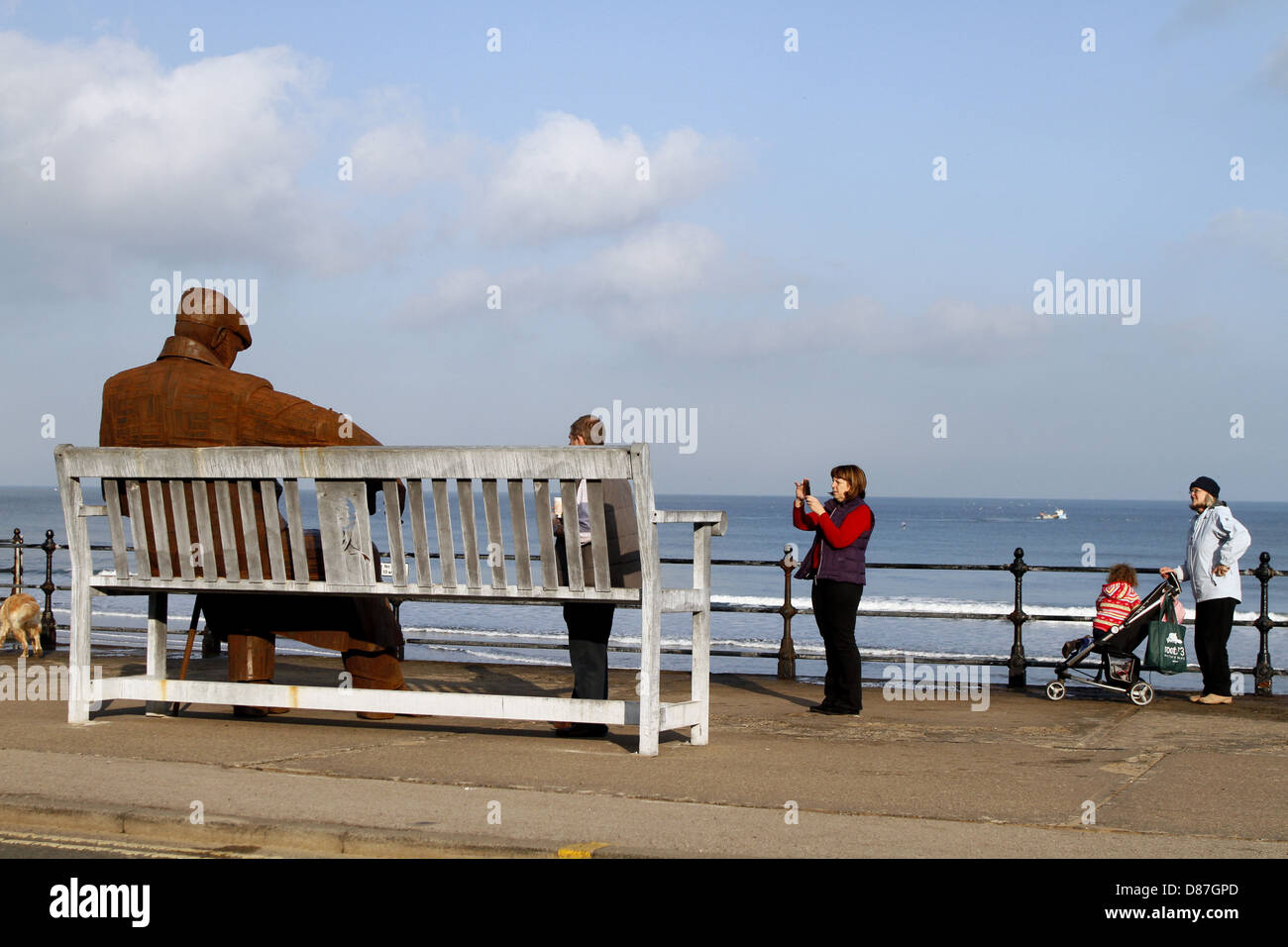 THE OLD SOLDIER STATUE SCARBOROUGH NORTH YORKSHIRE ENGLAND 17 November
