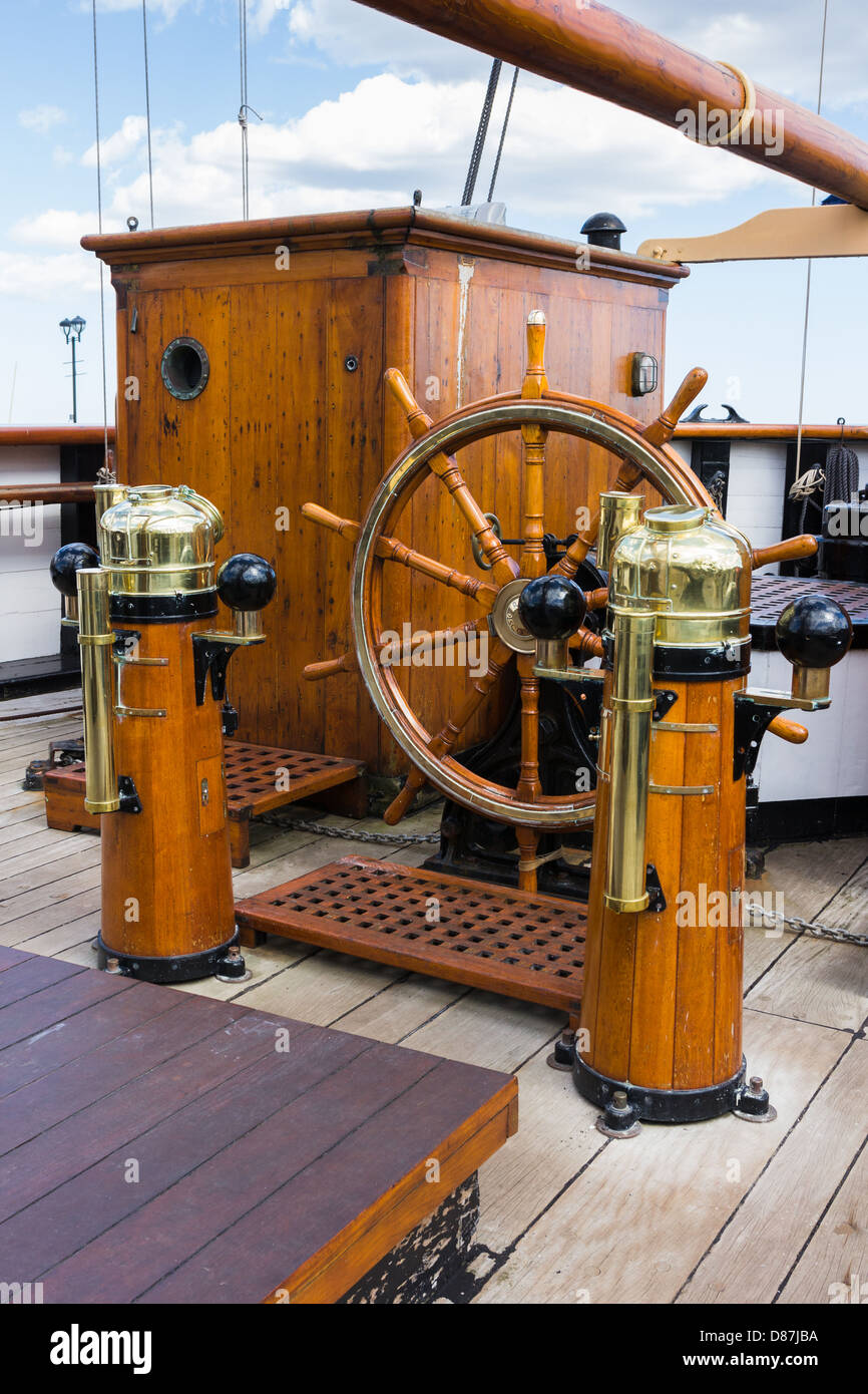 Binnacle Compass Stock Photos & Binnacle Compass Stock Images - Alamy