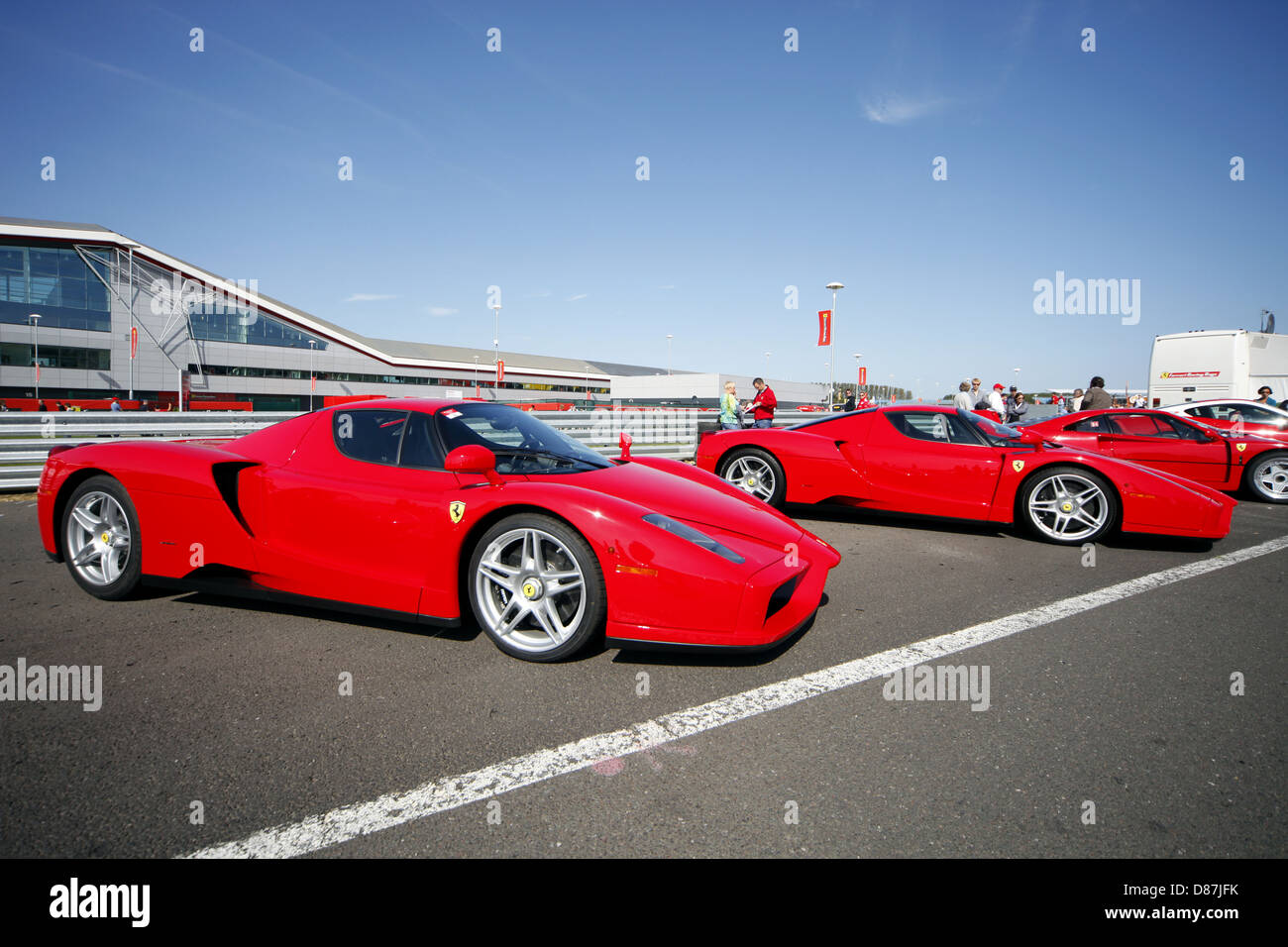 3 RED FERRARI ENZO CARS SILVERSTONE ENGLAND 17 September 2012 Stock Photo