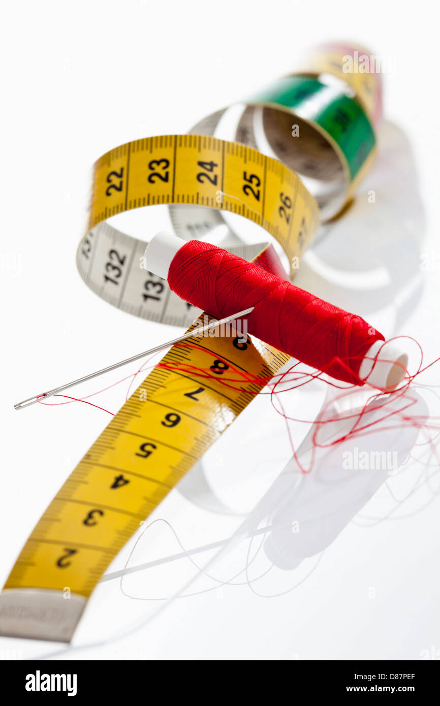 https://c8.alamy.com/comp/D87PEF/needle-thread-and-measure-tape-on-white-background-close-up-D87PEF.jpg