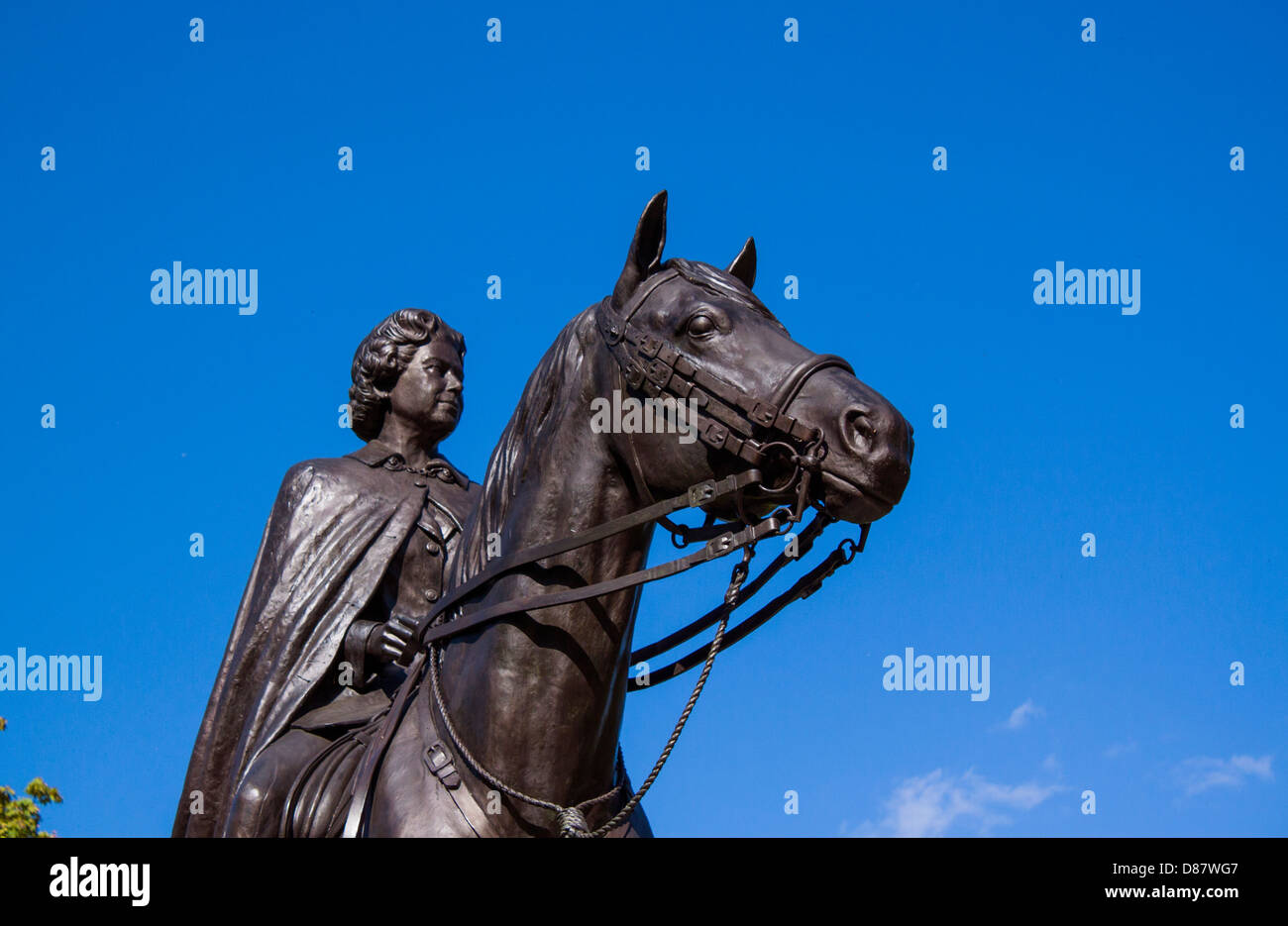 Elizabeth ii ottawa stone statue hires stock photography and images