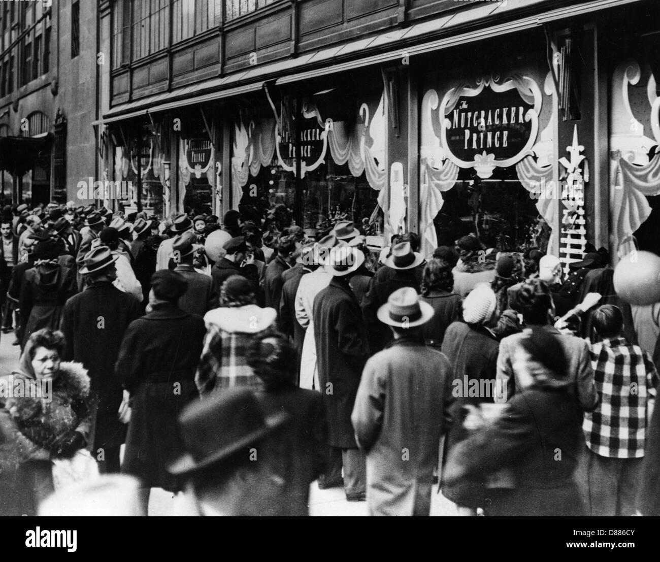 NEW YORK SHOPPERS Stock Photo Alamy