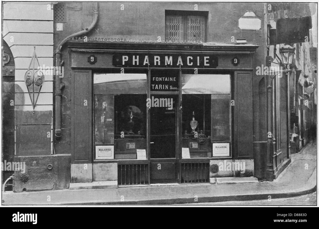 Pharmacy paris hires stock photography and images Alamy