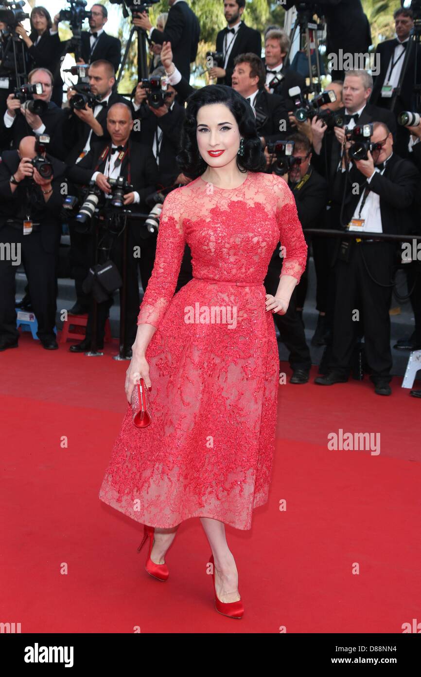 Burlesque dancer dita von teese hi-res stock photography and