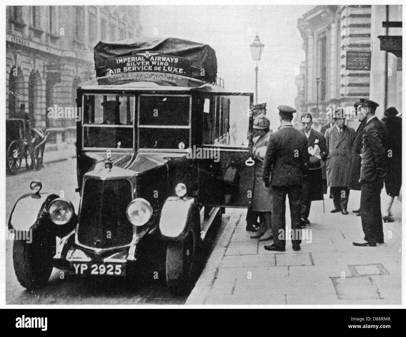 Airport bus Black and White Stock Photos & Images - Alamy