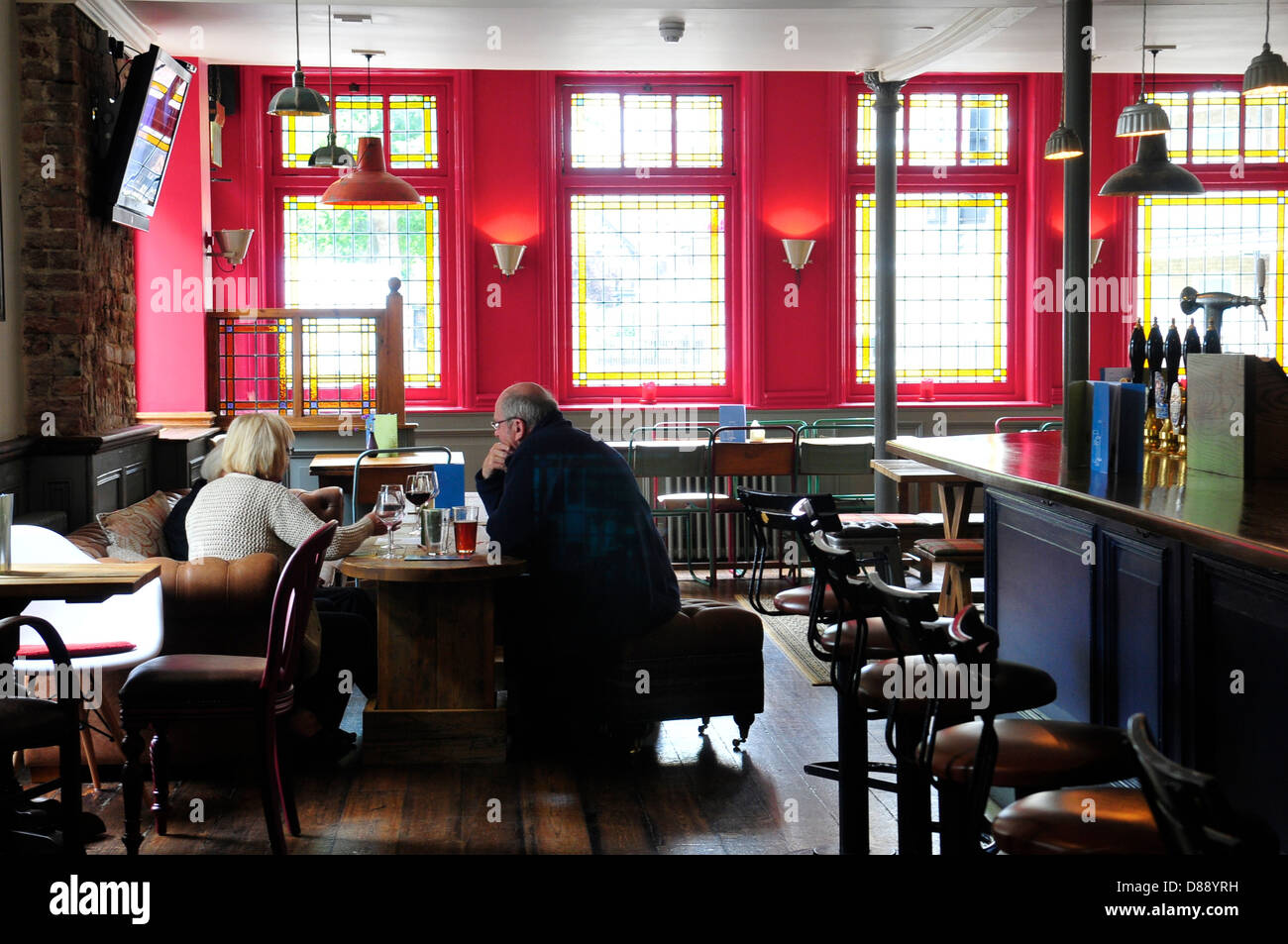 Thatched house pub hammersmith hi-res stock photography and images - Alamy