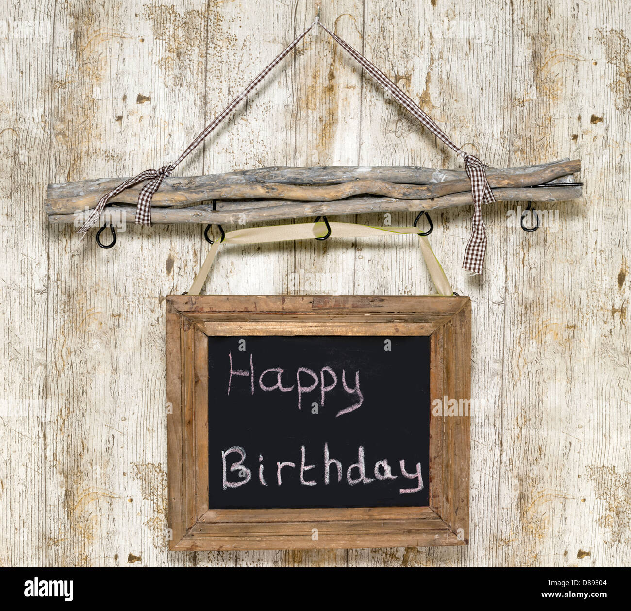 happy birthday board on wooden background Stock Photo - Alamy
