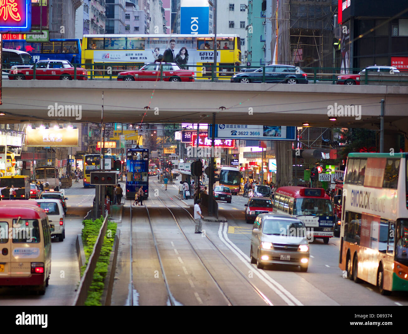 Late Saturday evening in Wan Chai, busy with shoppers and traffic Stock Photo