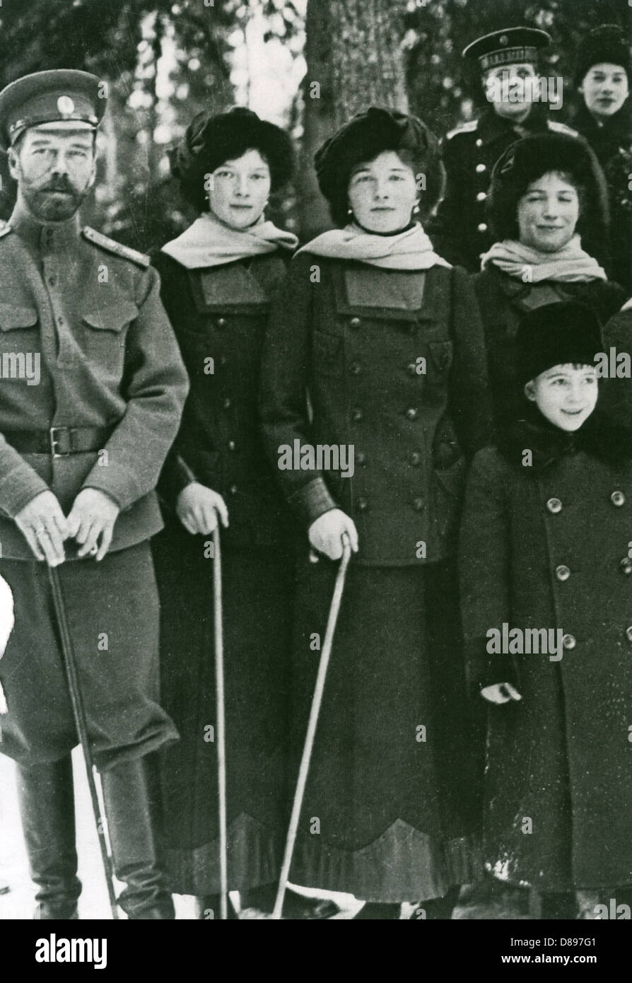 NICHOLAS II of Russia with daughters Olga, Tatiana and Anastasia and son Nikolai at Yekaterinburg in  1918 Stock Photo