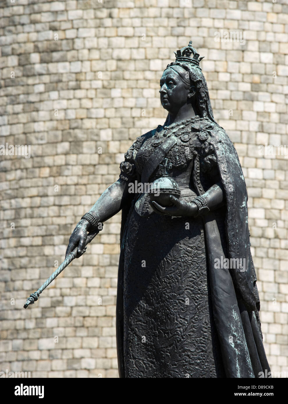 Queen Victoria statue at Windsor Castle, Berkshire, UK Stock Photo Alamy