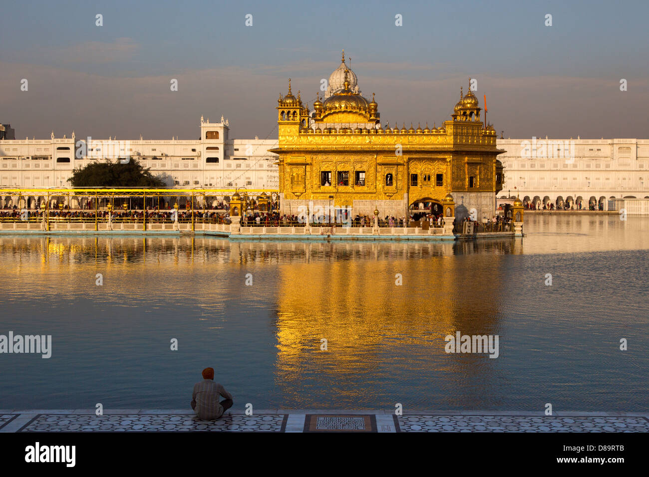 India, Punjab, Amritsar, Golden Temple, Sikh man looking at temple Stock Photo