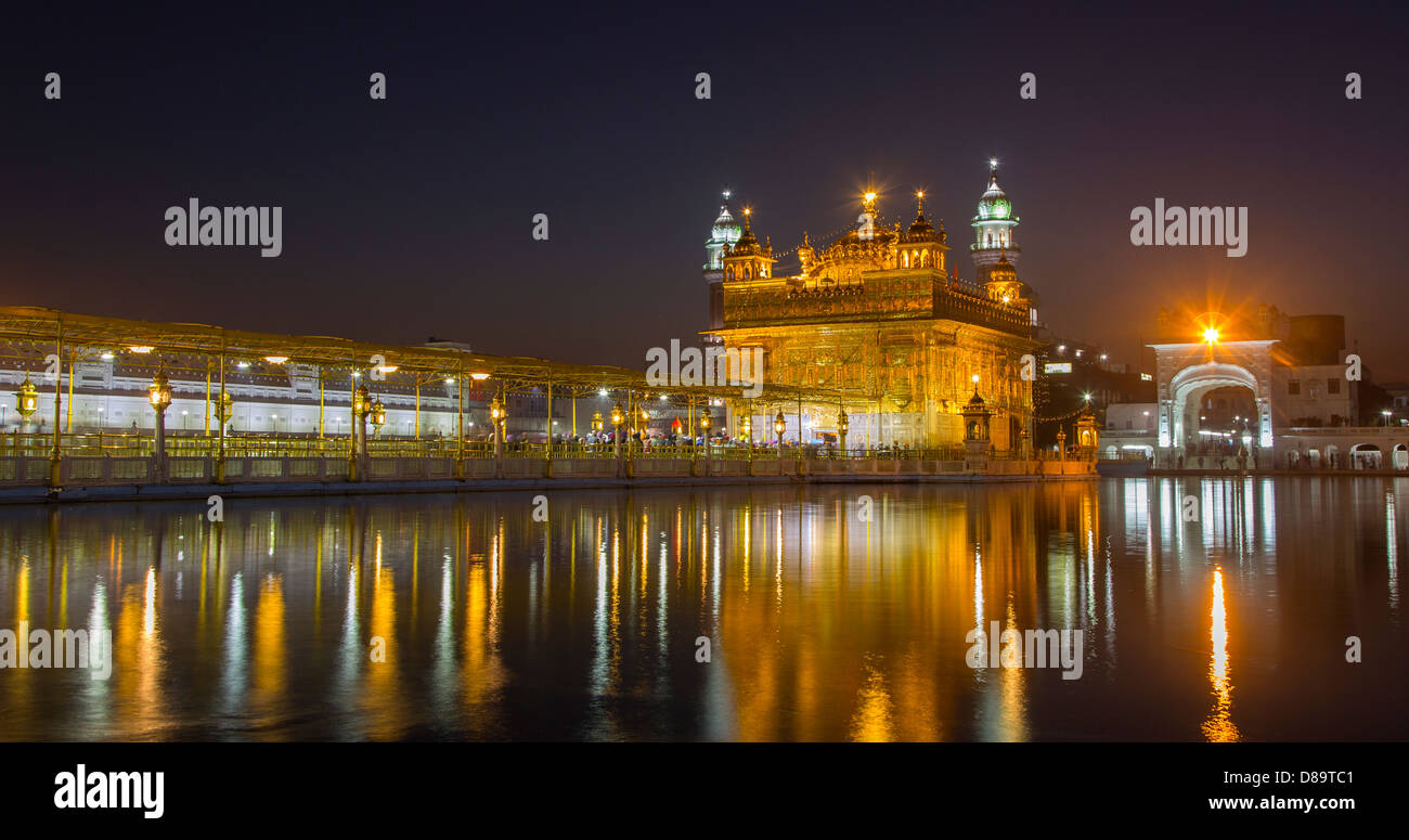 India, Punjab, Amritsar. Golden Temple illuminated at night Stock Photo