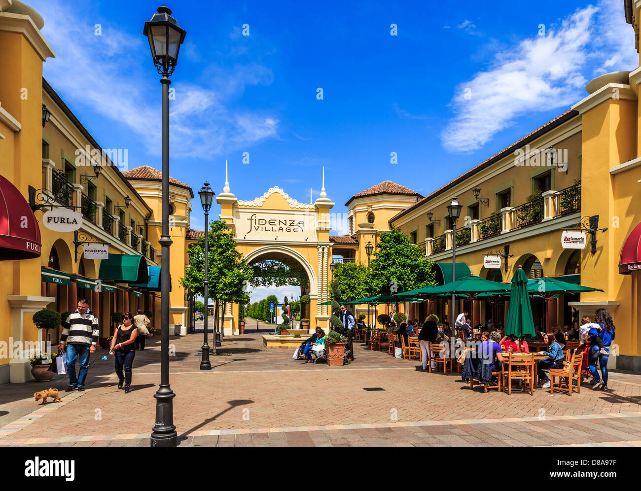 Factory outlet center hi-res stock photography and images - Alamy
