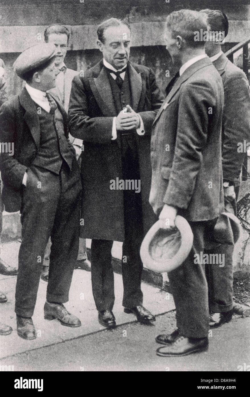 Stanley Baldwin, 1st Earl Baldwin of Bewdley and Voters Stock Photo