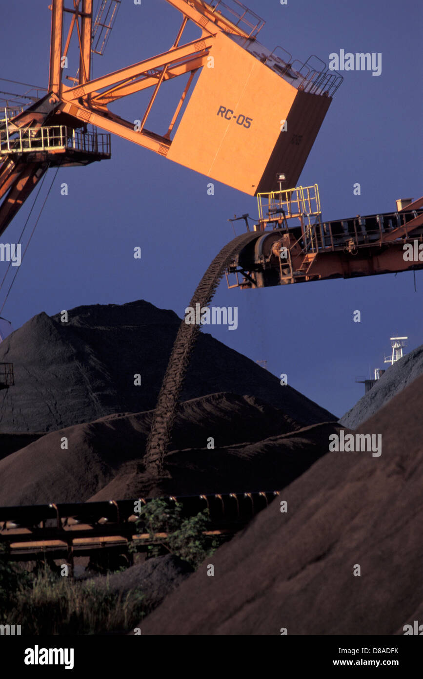 Mining Company, conveyor belt, transportation of iron ore. Tubarao Port in  Vitoria city, Espirito Santo State, Brazil Stock Photo - Alamy