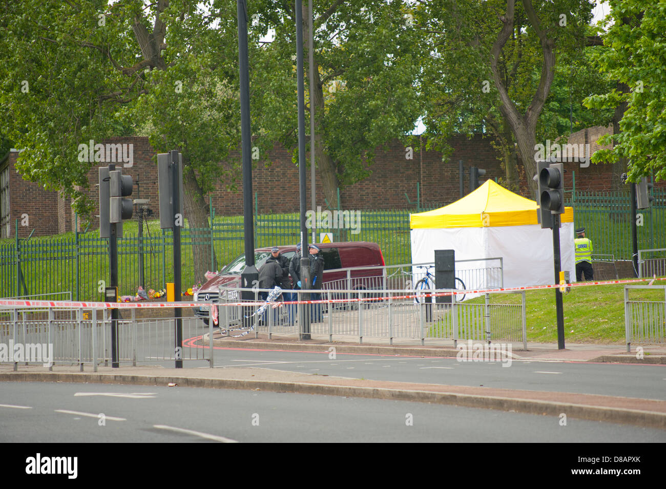 Police cordon off John Wilson in Woolwich, Southeast London, following the murder of soldier Lee Rigby in broad daylight. Stock Photo