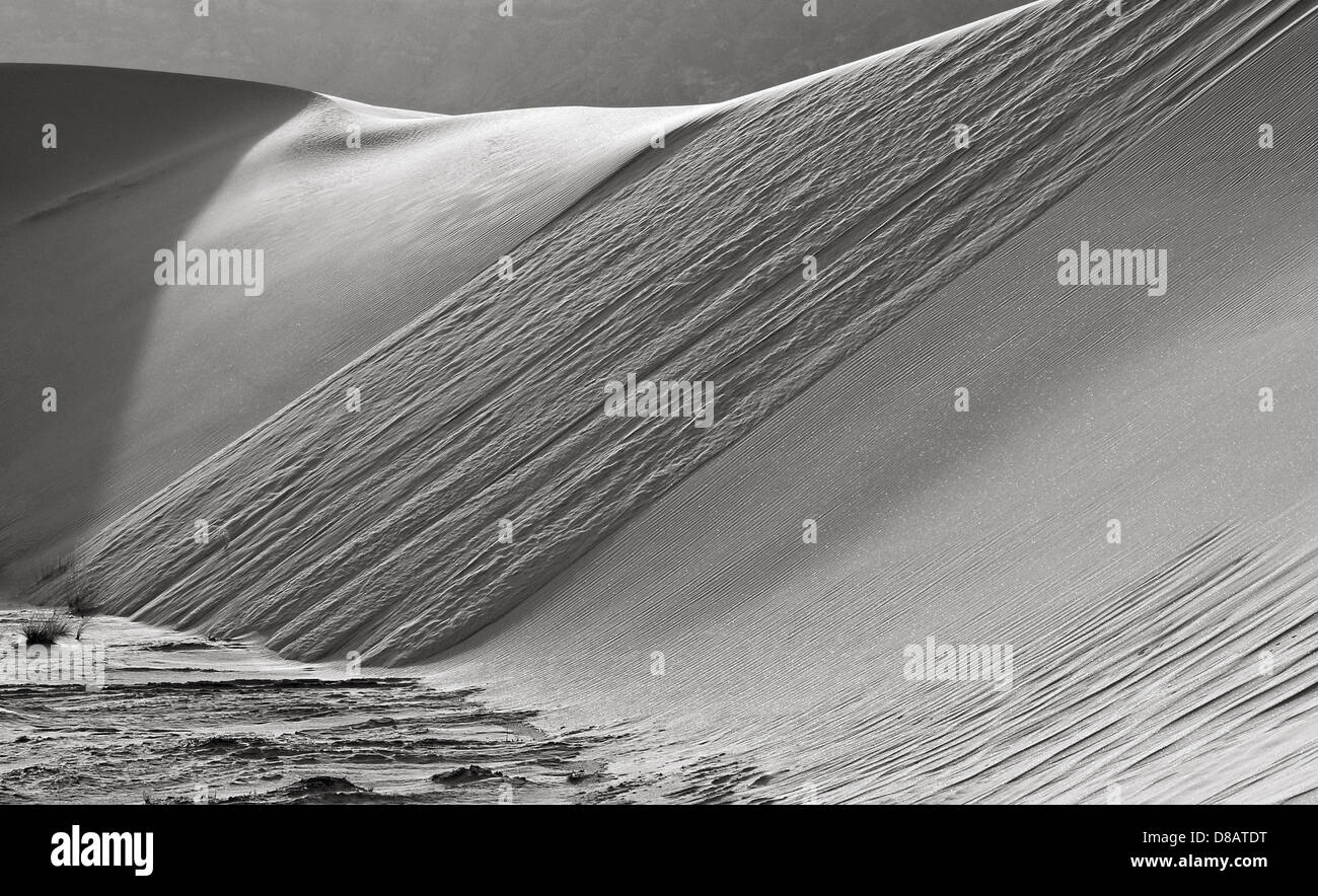 sand dunes and mountains, black and white Stock Photo - Alamy