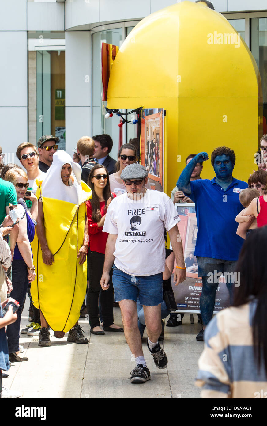 Arrested Development Bluth's Original Frozen Banana stand on tour to