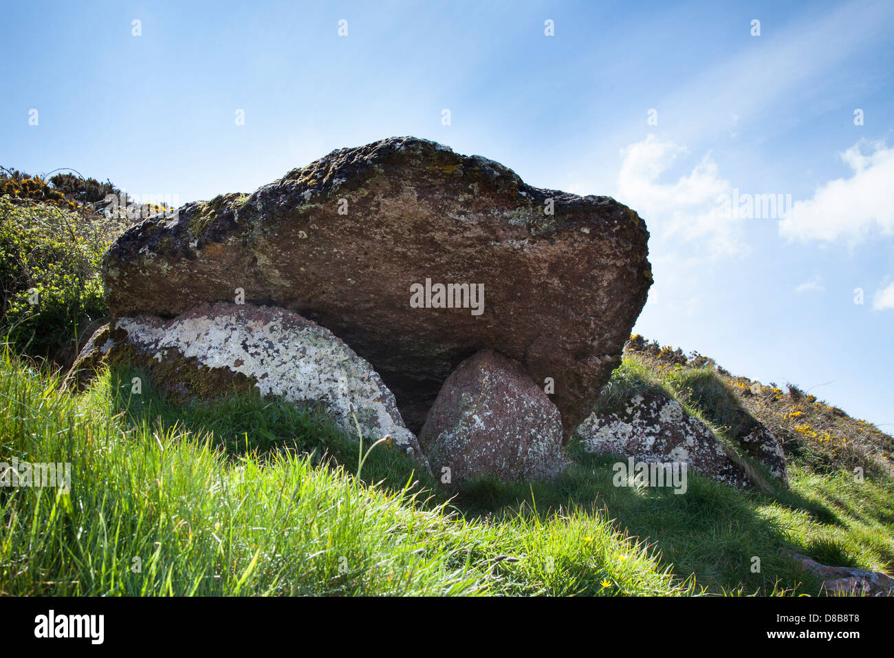 Kings quoit burial chamber hi-res stock photography and images - Alamy