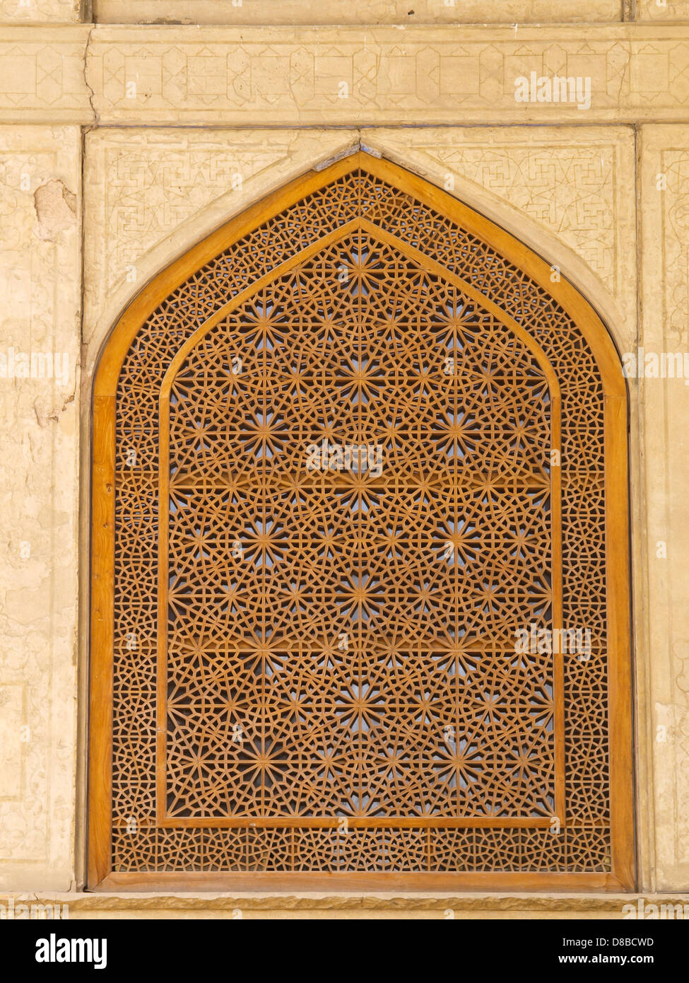 Islamic pattern woodern screen window in Chehel Sotoun (Sotoon) Palace built by Shah Abbas II, Isfahan, Iran Stock Photo