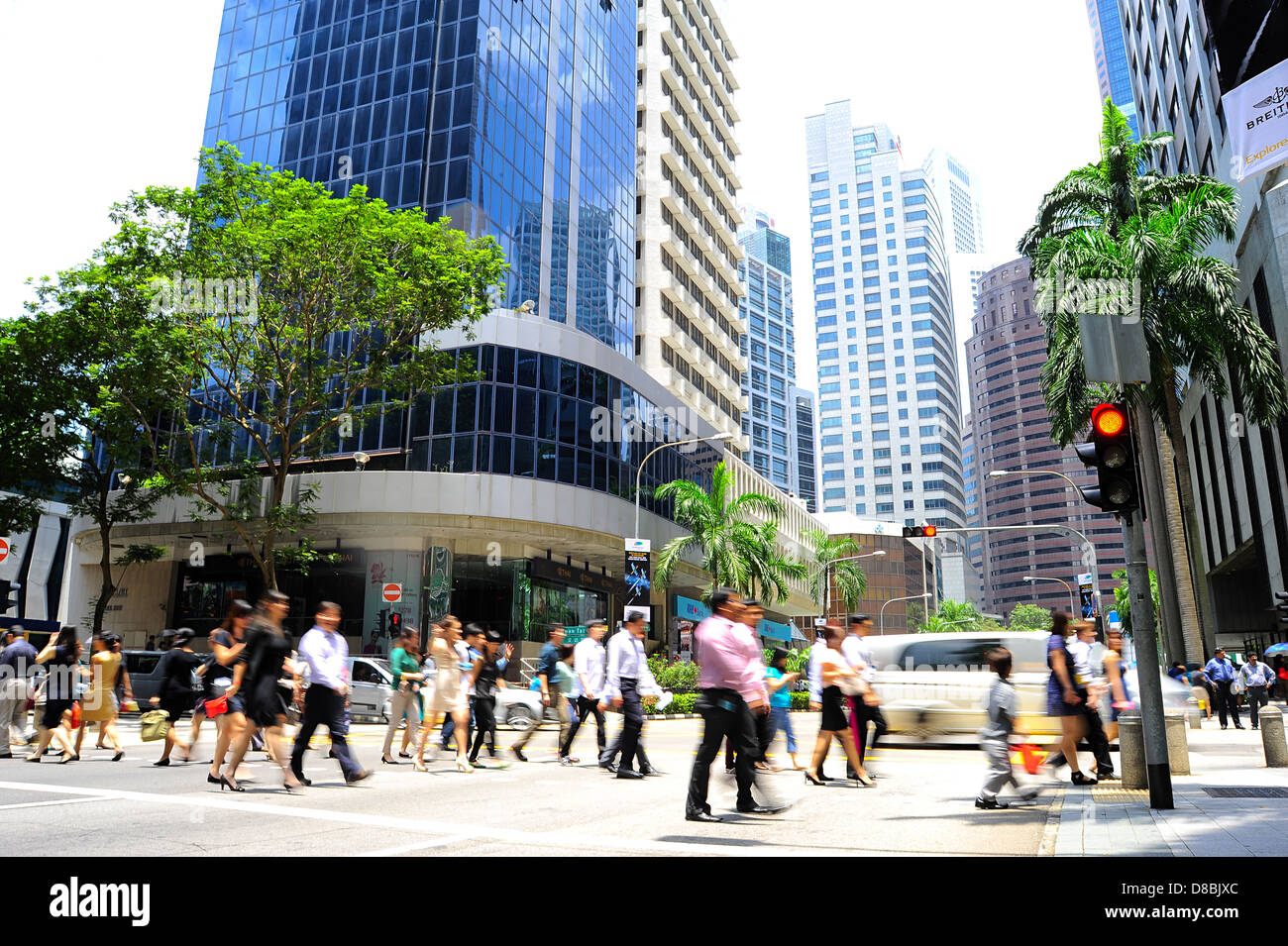Singapore pedestrian crossing hi-res stock photography and images - Alamy