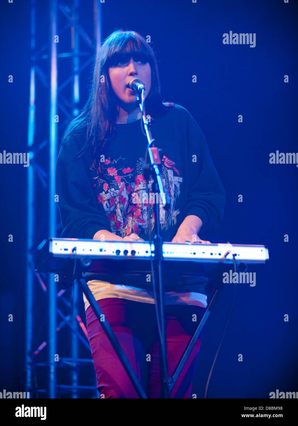 Powys, Wales, UK. 23rd May 2013.   Emerging British Band, Thumpers, perform on stage at Hay Festival 2013, Powys, Wales as the support act for Noah and The Whale.   Picture by: Ben Wyeth/Alamy Live News Stock Photo