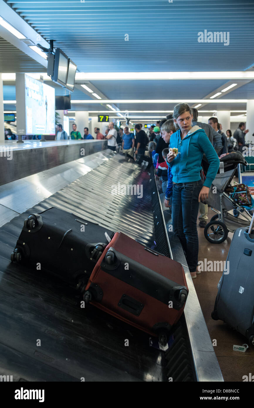 Brussels airport, Belgium. People wait for their luggage at the baggage  claim Stock Photo - Alamy