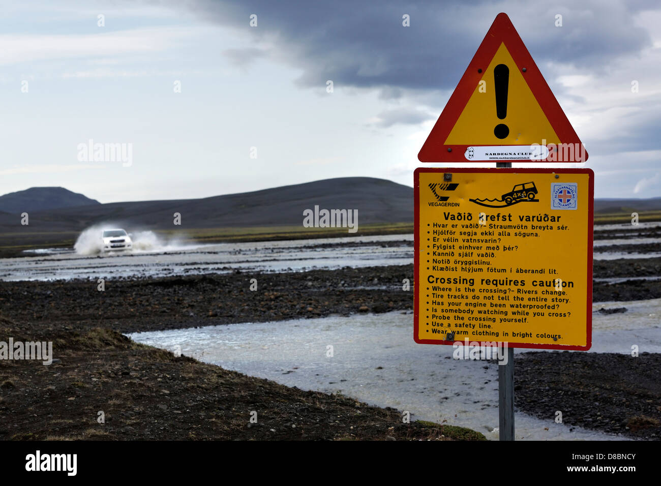 4wd vehicle negotiating river crossing, Highlands, Northern Iceland Stock Photo