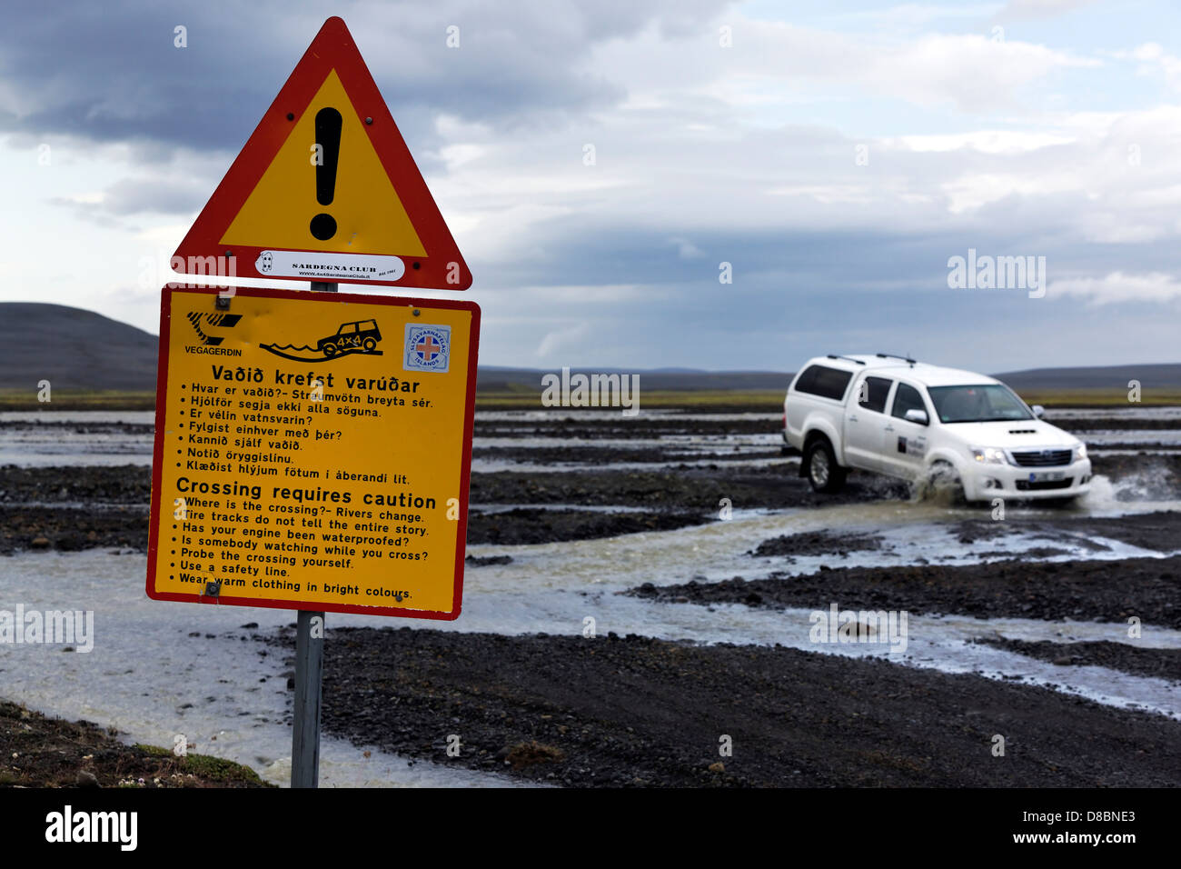 4wd vehicle negotiating river crossing, Highlands, Northern, Iceland Stock Photo