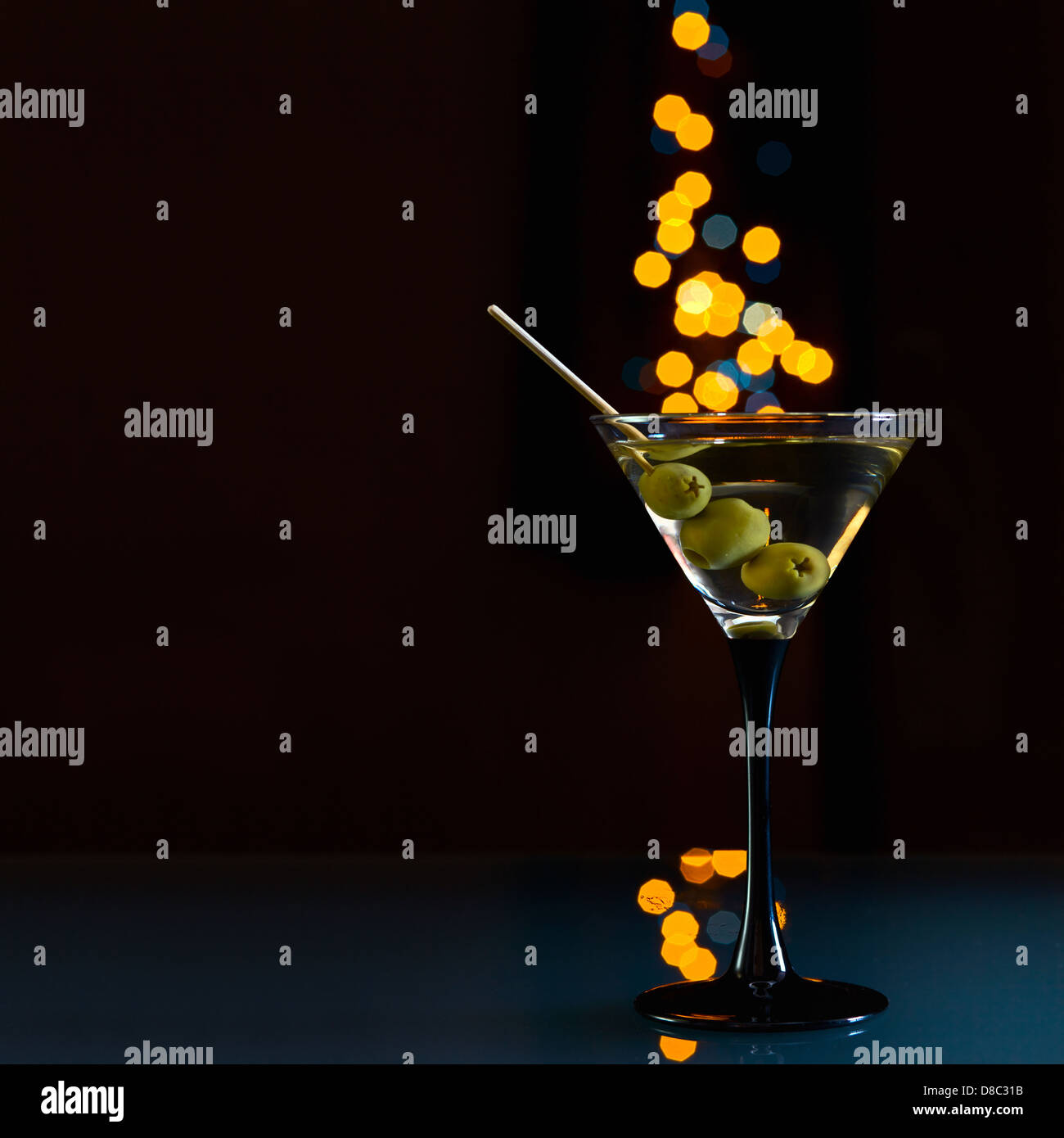 Full martini glass hi-res stock photography and images - Alamy