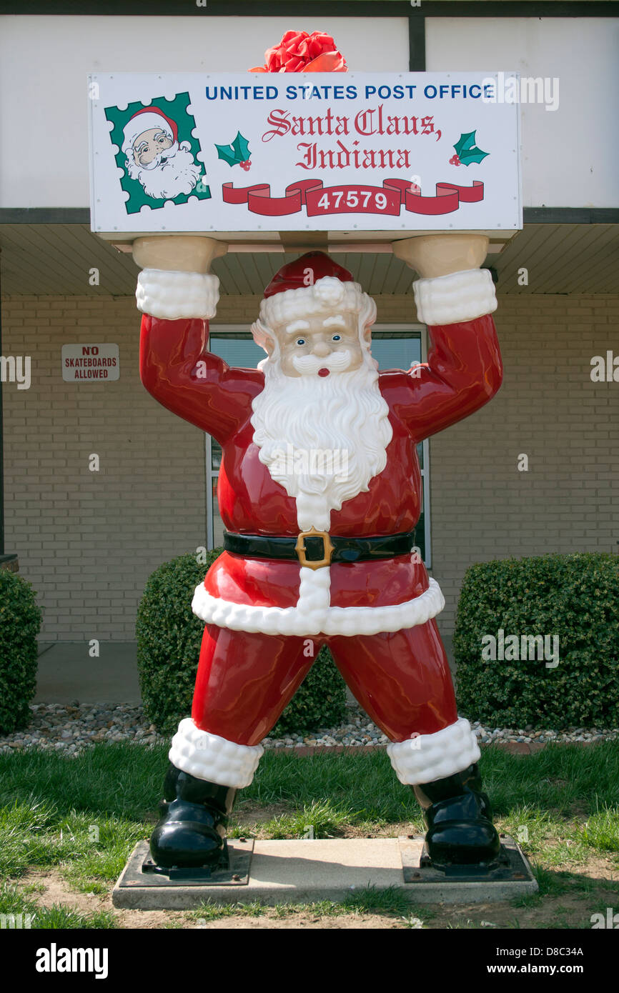 Santa statue at the Post Office in Santa Claus Indiana Stock Photo Alamy
