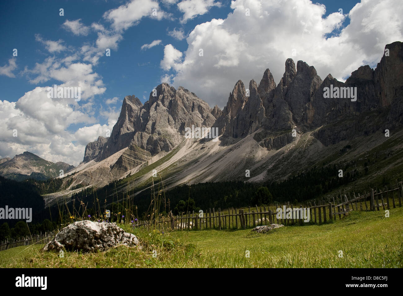 Holzzaun hi-res stock photography and images - Alamy