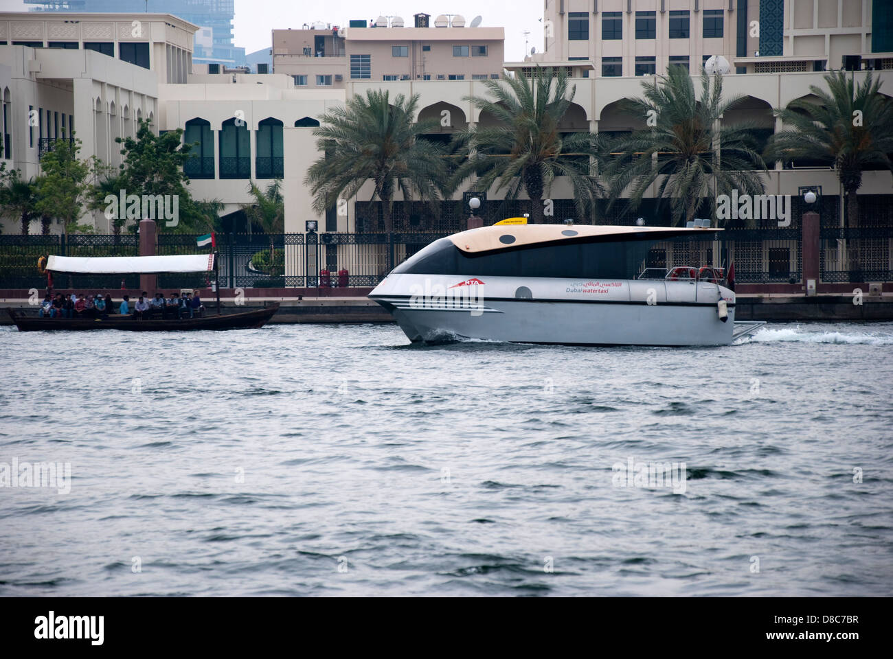 Dubai Luxury Tourist Water Taxi & Traditional Wooden Abra Watertaxi ...