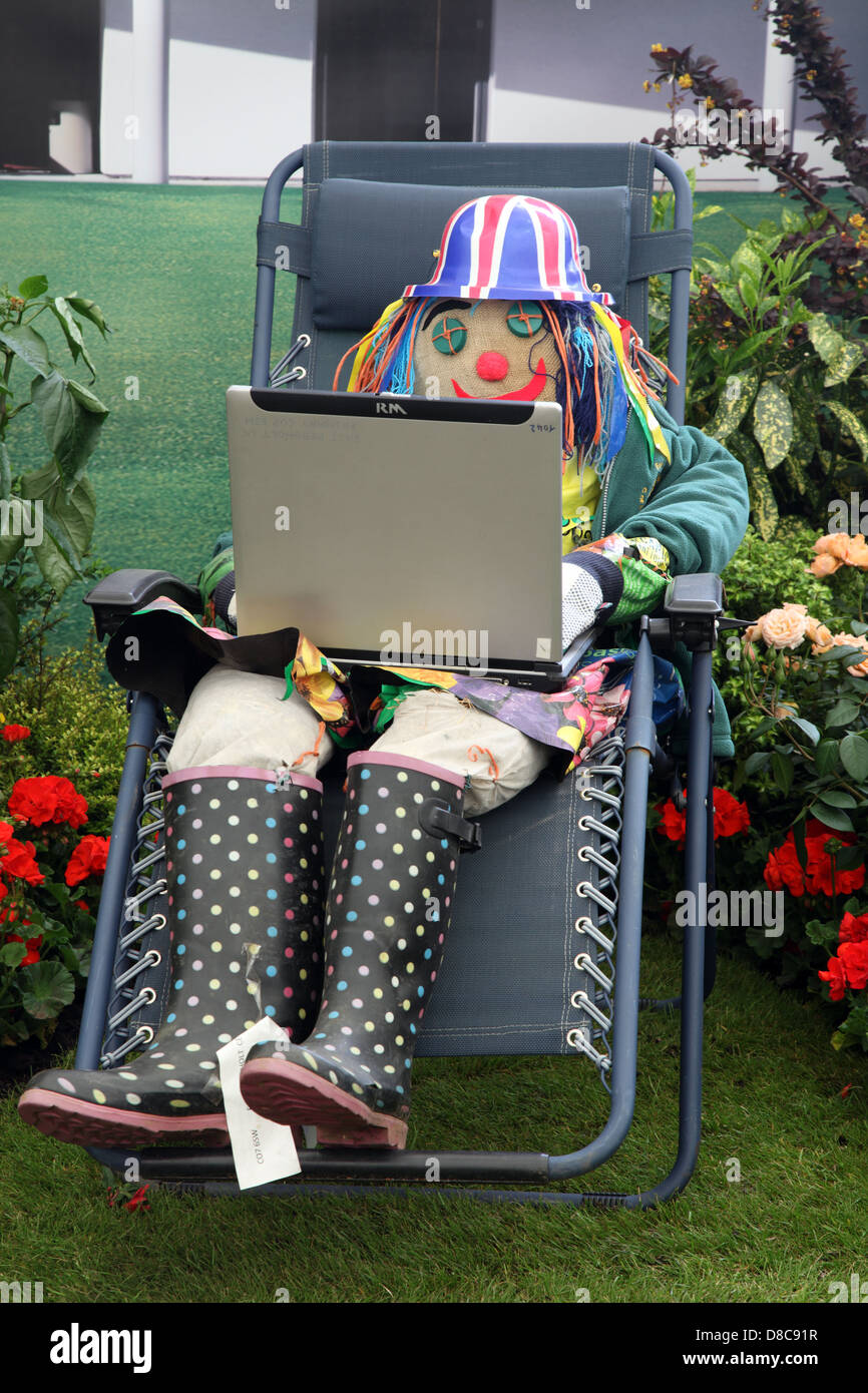 2013 eco gardener in Miracle Gro'wers 2013 Garden, Great Pavilion, RHS Chelsea Flower Show 2013 Stock Photo