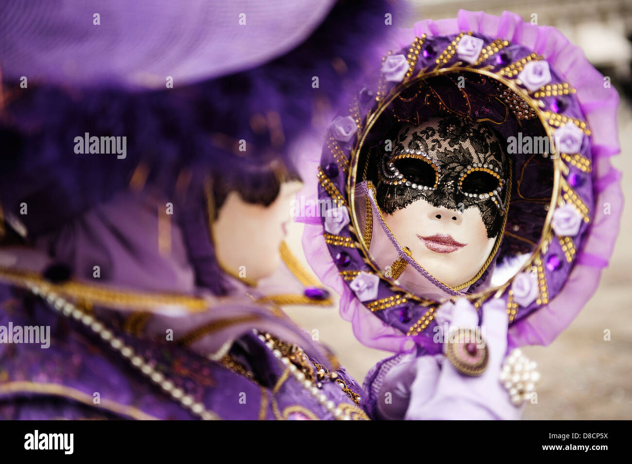 Carnival mask woman sexy: 22.260 foto e immagini stock esenti da