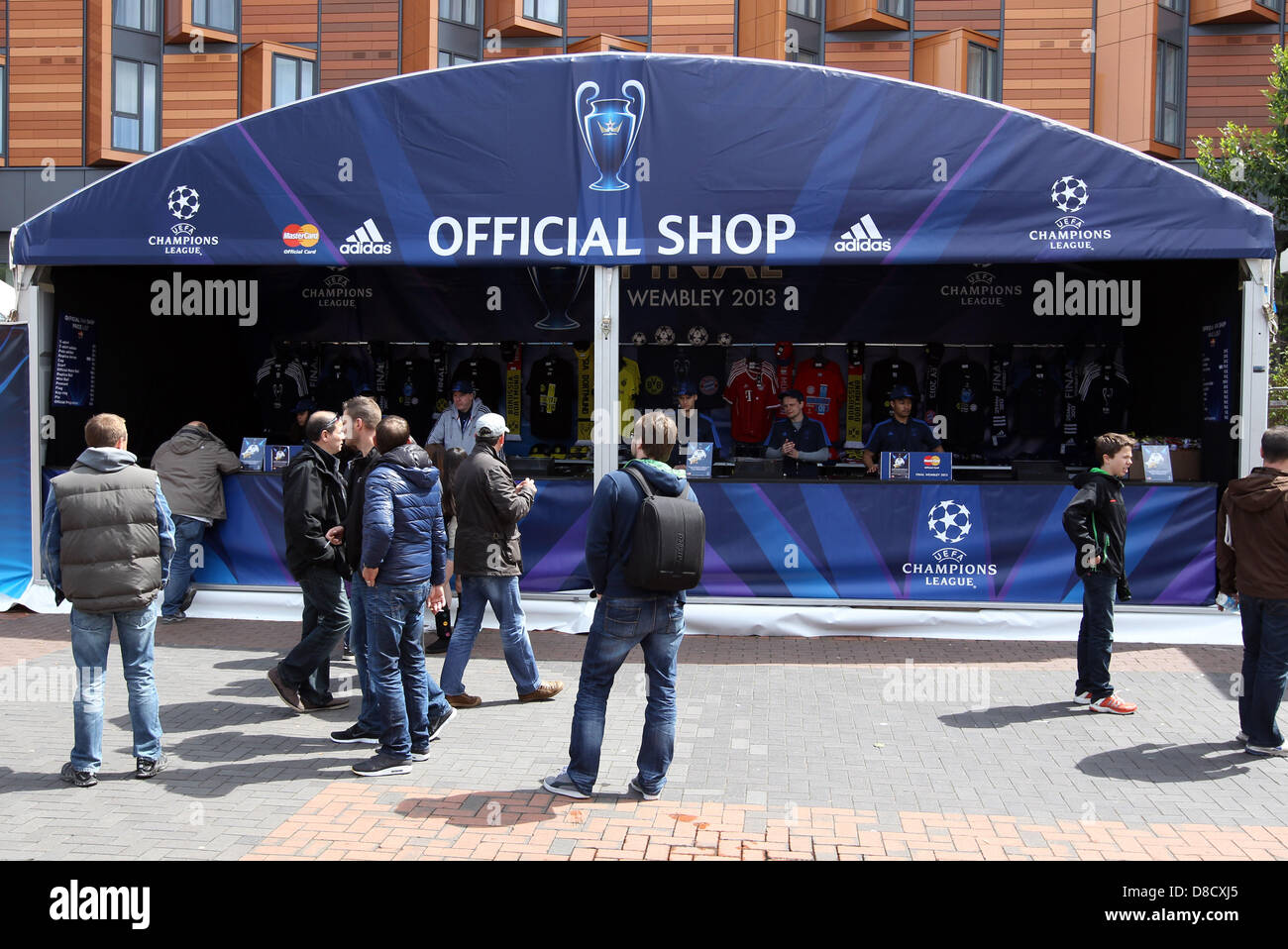 London, UK. 25th  May 2013. An official Champions League shop pictured in front of the Wembley stadium in London, England, 25 May 2013. FC Bayern will play in the Champions League final against Borussia Dortmund. Photo: Friso Gentsch/dpa/Alamy Live News Stock Photo